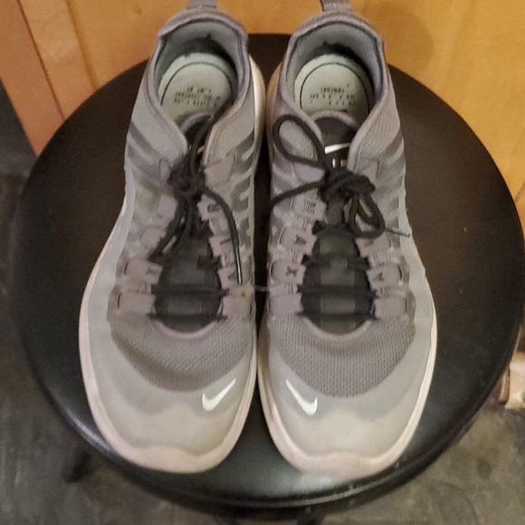 Women's Air Max - Picture 2 of 3